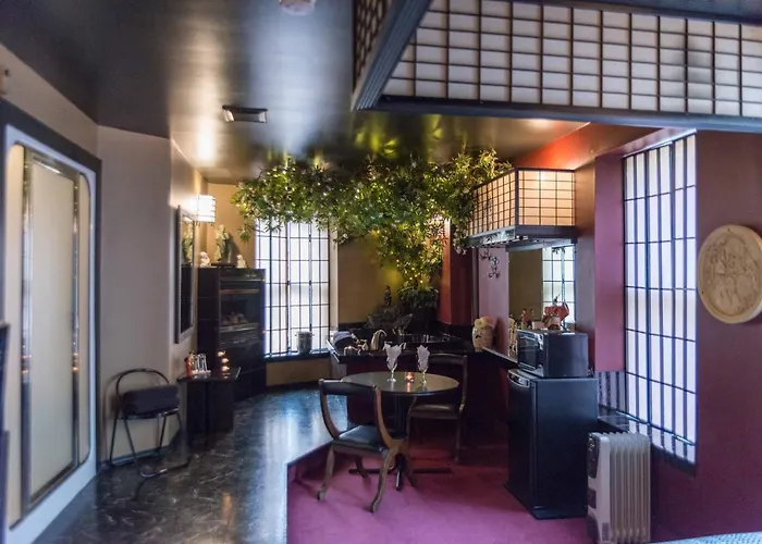 Mariaggi'S Theme Suite & SpaSpa Hotel